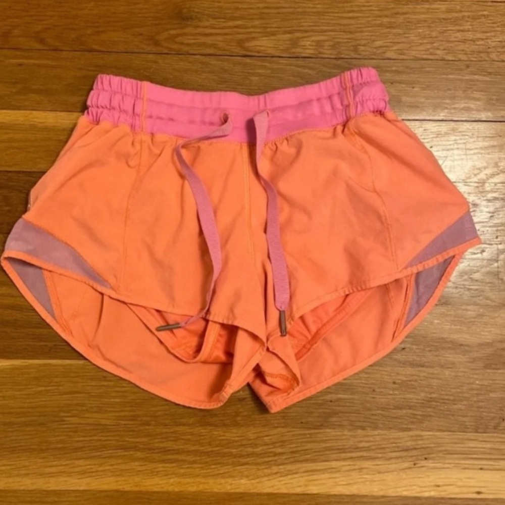lululemon hotty hot shorts. size 4